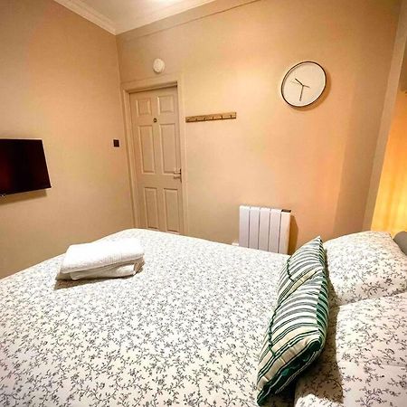 באת' Newly Refurbished, Central Apartment With Permit Parking מראה חיצוני תמונה