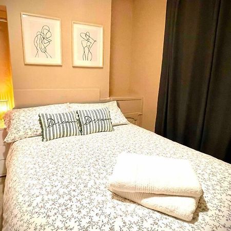 באת' Newly Refurbished, Central Apartment With Permit Parking מראה חיצוני תמונה