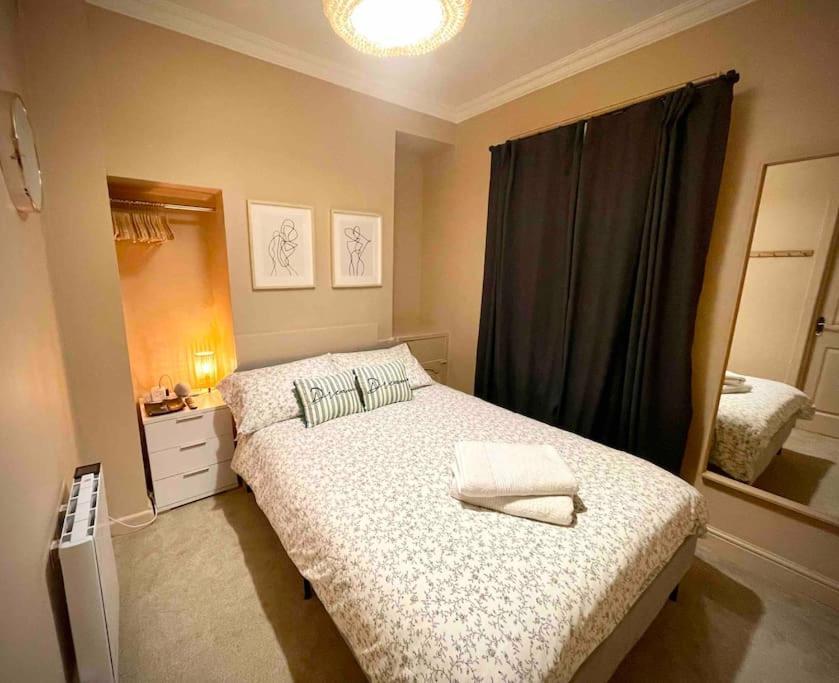 באת' Newly Refurbished, Central Apartment With Permit Parking מראה חיצוני תמונה