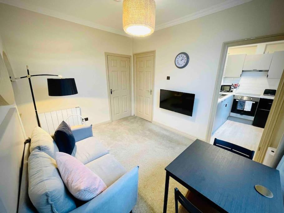 באת' Newly Refurbished, Central Apartment With Permit Parking מראה חיצוני תמונה