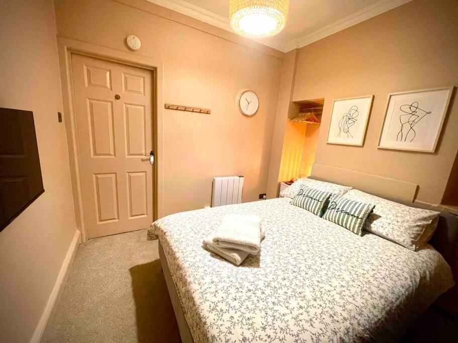 באת' Newly Refurbished, Central Apartment With Permit Parking מראה חיצוני תמונה
