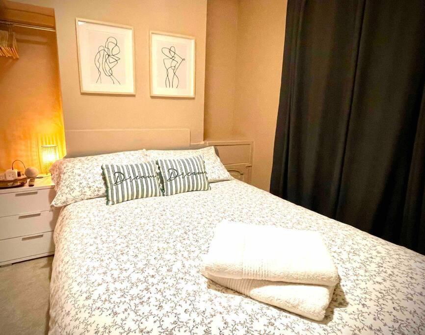 באת' Newly Refurbished, Central Apartment With Permit Parking מראה חיצוני תמונה